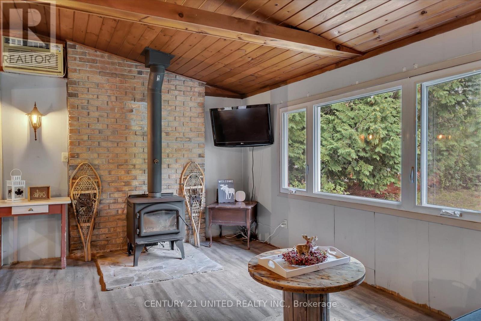 55 Northern Avenue, Trent Lakes, Ontario K0M 1A0 - Photo 3 - X12517408