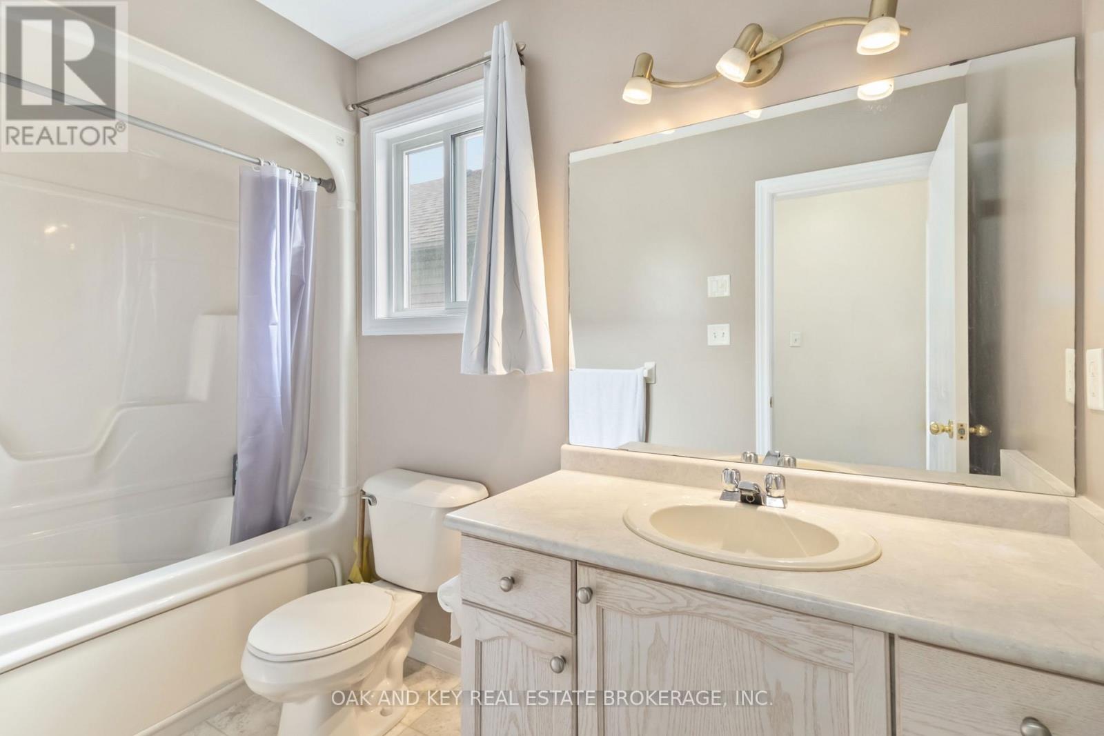 2588 Meadowgate Boulevard, London South (South U), Ontario  N6M 1L8 - Photo 33 - X12517356