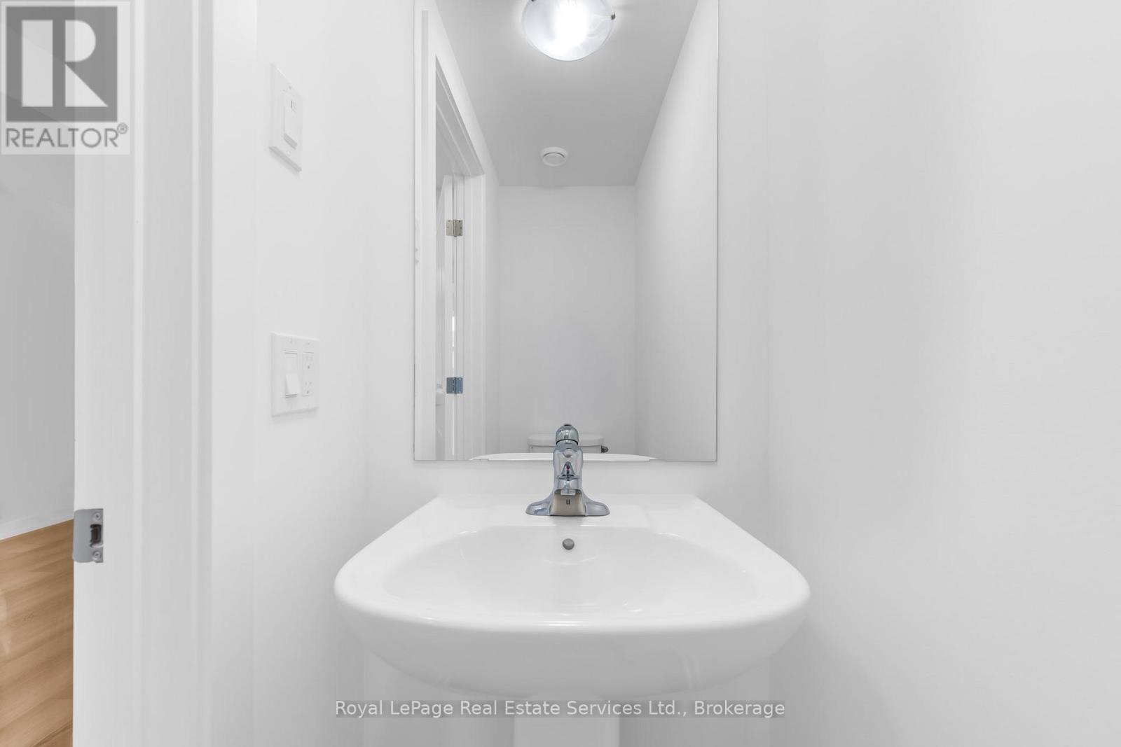 25 - 70 Kenesky Drive, Hamilton, Ontario  L8B 1Y4 - Photo 4 - X12517372