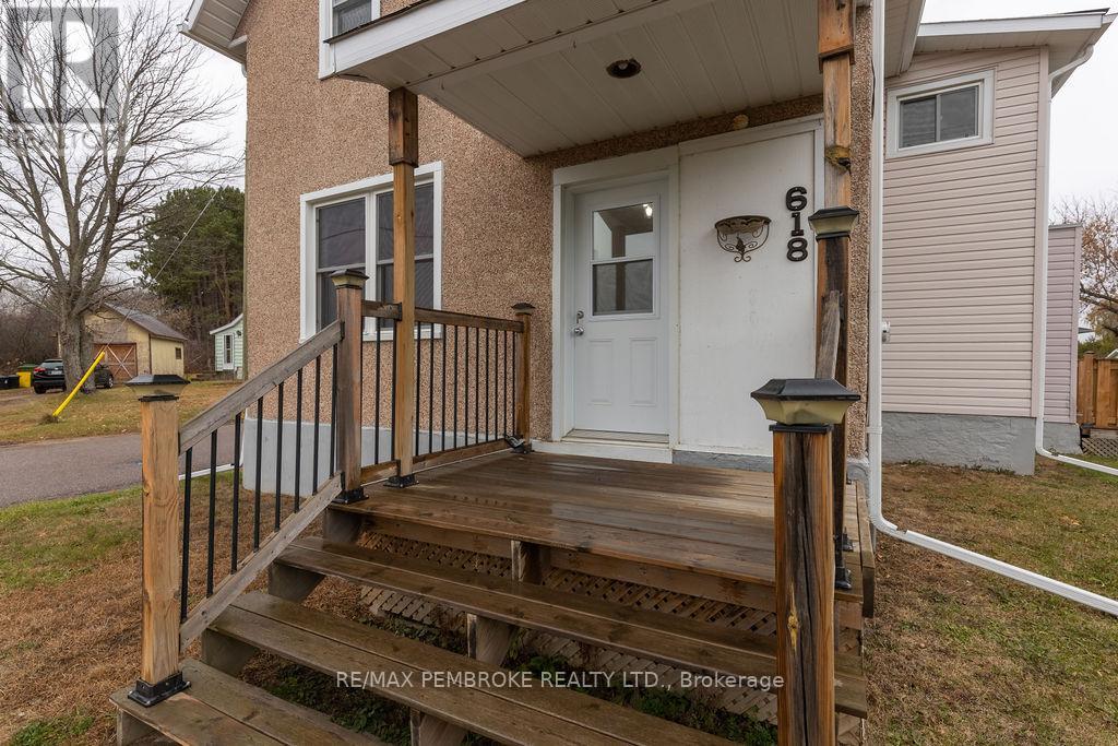 618 Elgin Street, Laurentian Valley, Ontario  K8A 4H2 - Photo 2 - X12517264