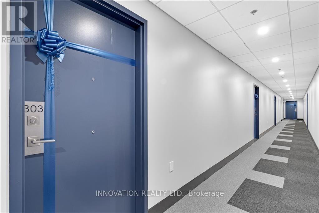 303 - 397 Codd's Road, Ottawa, Ontario  K1K 5C7 - Photo 2 - X12517258