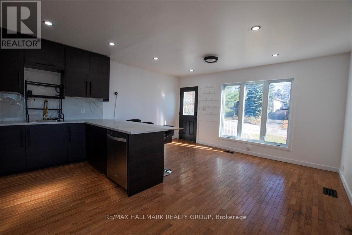 367 Princess Street W, North Bay (Central), Ontario  P1B 6C7 - Photo 4 - X12517396