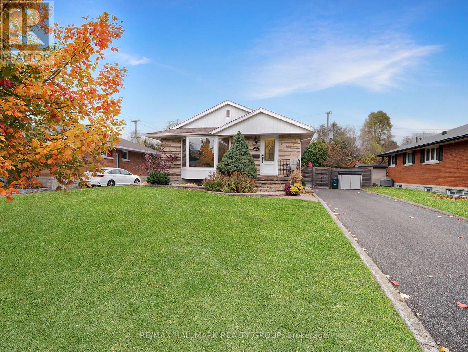 2077 Lemay Crescent, Ottawa, Ontario  K1G 2X5 - Photo 2 - X12517444