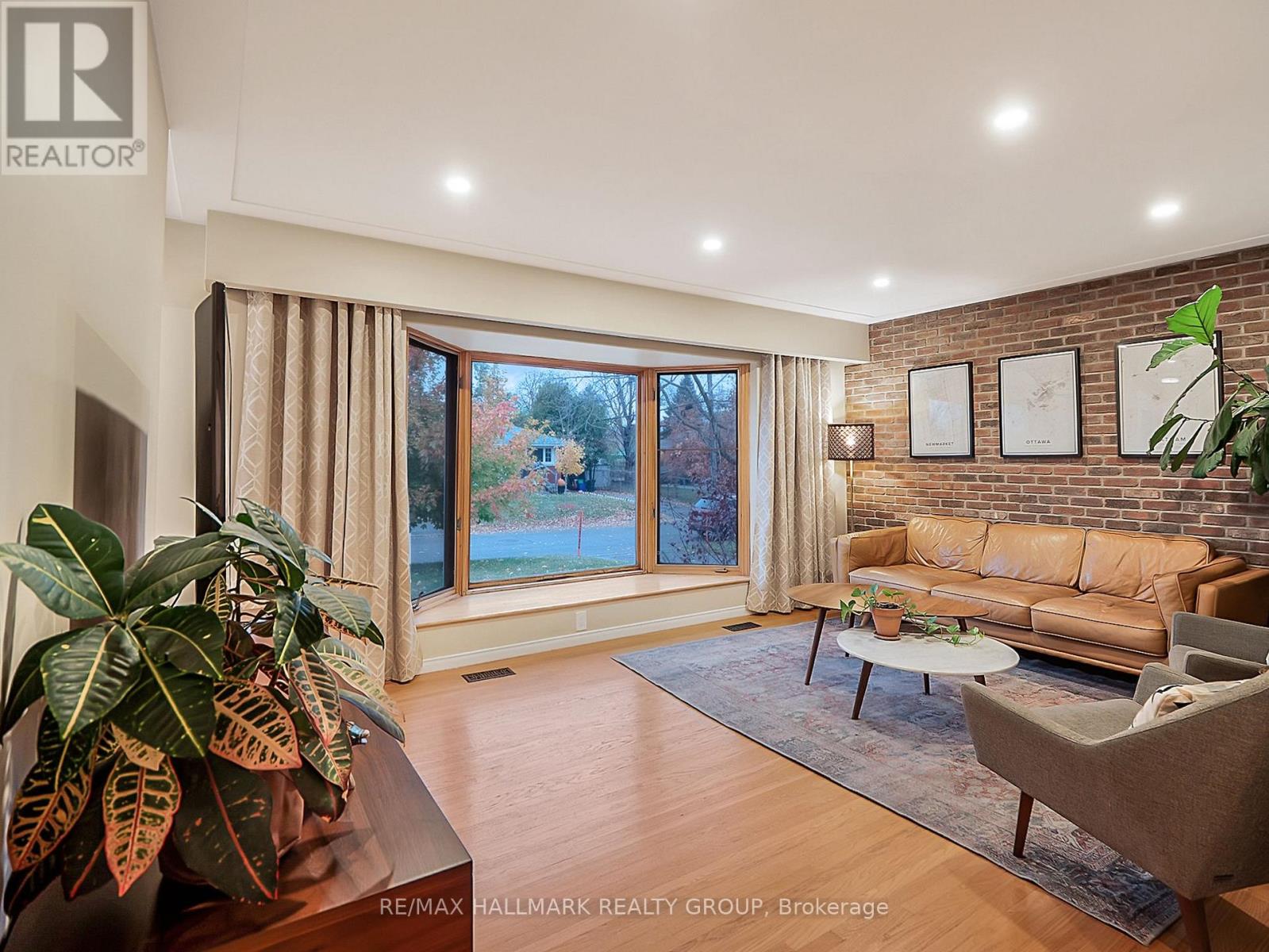 2077 Lemay Crescent, Ottawa, Ontario  K1G 2X5 - Photo 3 - X12517444