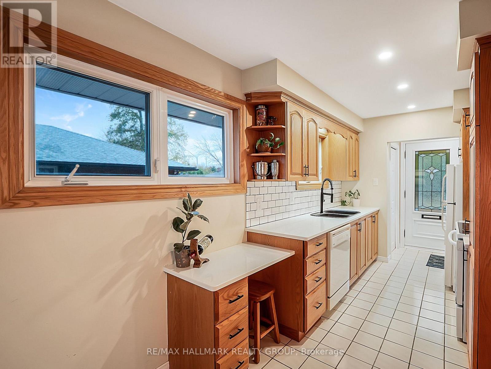 2077 Lemay Crescent, Ottawa, Ontario  K1G 2X5 - Photo 6 - X12517444