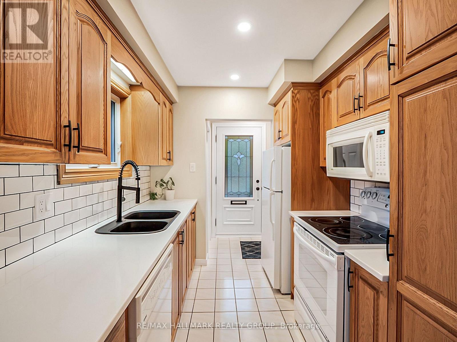 2077 Lemay Crescent, Ottawa, Ontario  K1G 2X5 - Photo 8 - X12517444