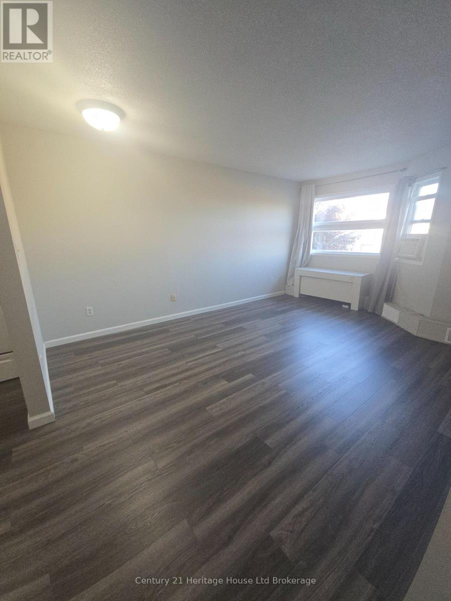 46 - 56 Hiawatha Road, Woodstock (Woodstock - North), Ontario  N4T 1P2 - Photo 3 - X12517298