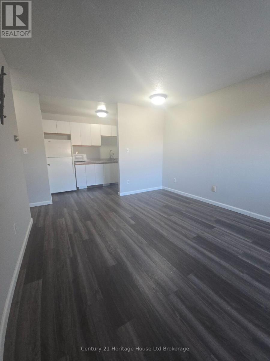 46 - 56 Hiawatha Road, Woodstock (Woodstock - North), Ontario  N4T 1P2 - Photo 5 - X12517298