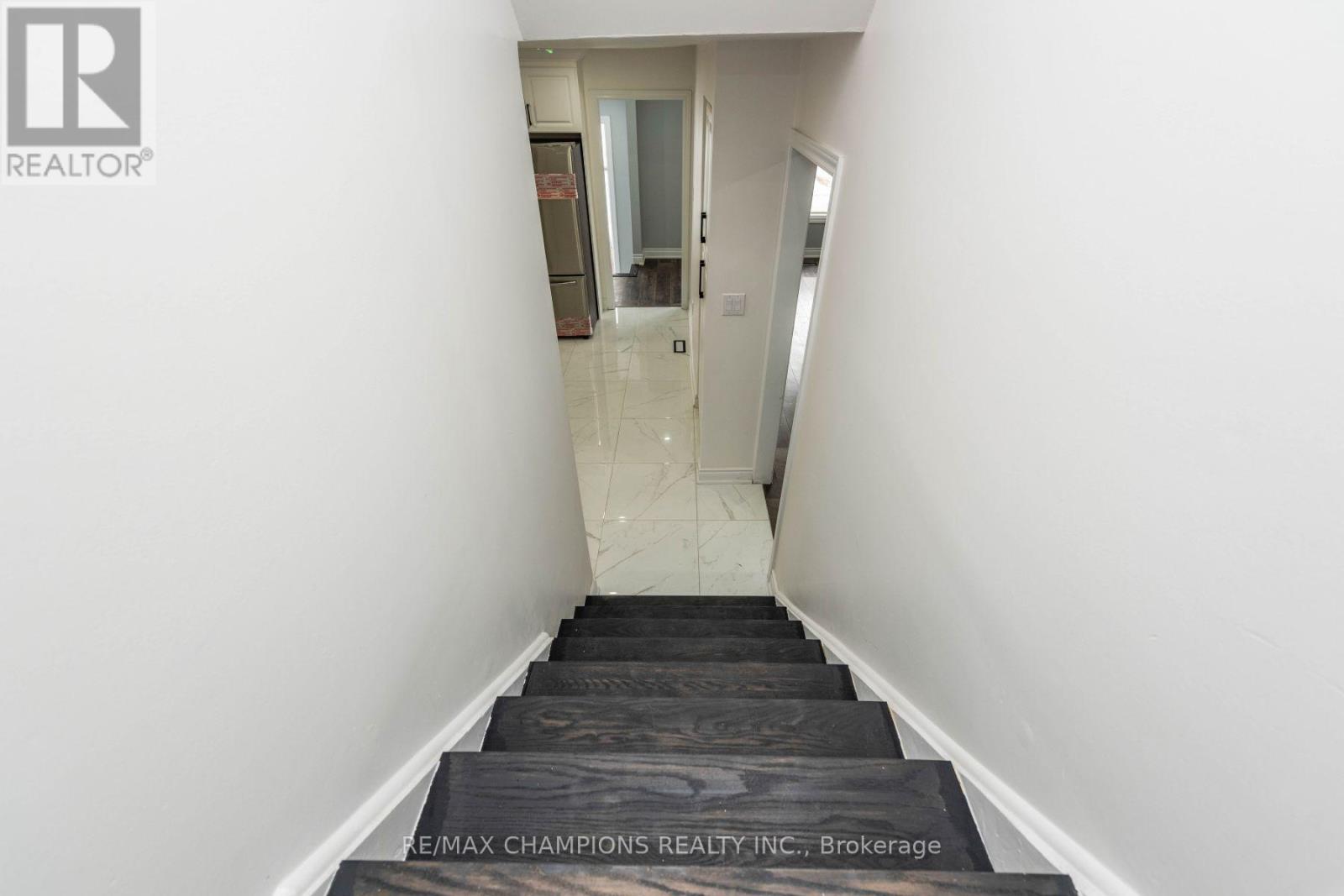 11 Crosswood Lane, Brampton, Ontario L6V 3M1 - Photo 15 - W12487547