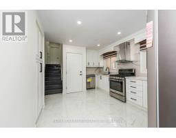 11 CROSSWOOD LANE, Brampton, Ontario