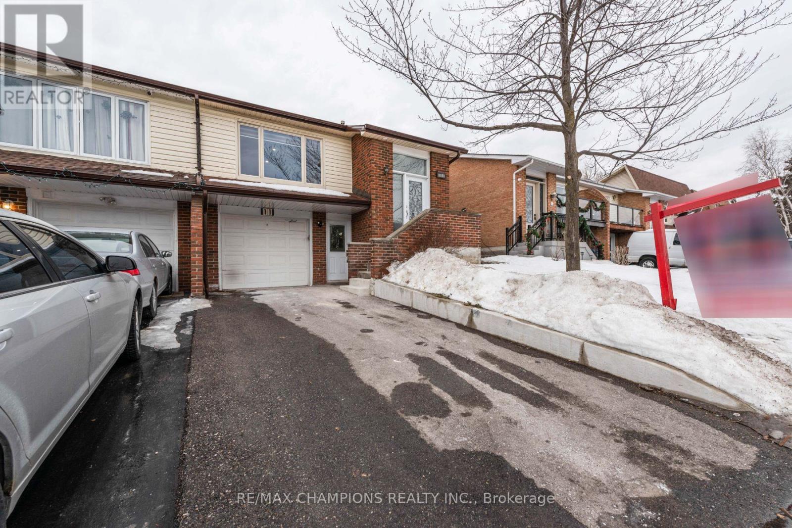 11 Crosswood Lane, Brampton, Ontario L6V 3M1 - Photo 3 - W12487547