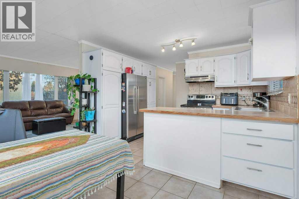 5702 West Park Crescent, Red Deer, Alberta  T4N 1E5 - Photo 13 - A2268137