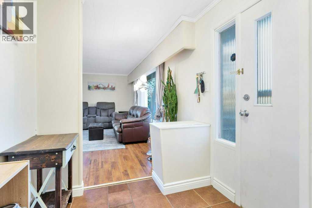 5702 West Park Crescent, Red Deer, Alberta  T4N 1E5 - Photo 5 - A2268137