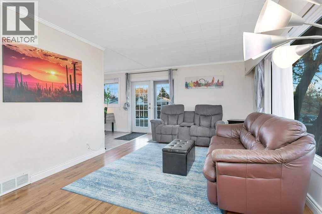 5702 West Park Crescent, Red Deer, Alberta  T4N 1E5 - Photo 6 - A2268137