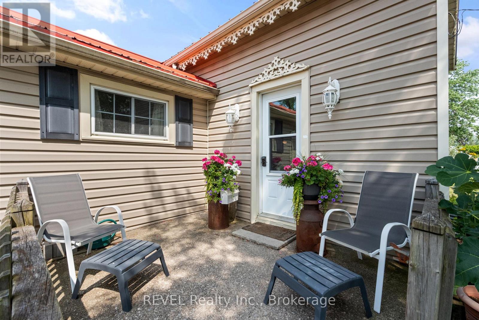 1555 Merrittville Highway, Thorold (Hurricane/merrittville), Ontario  L3B 5N5 - Photo 2 - X12517348