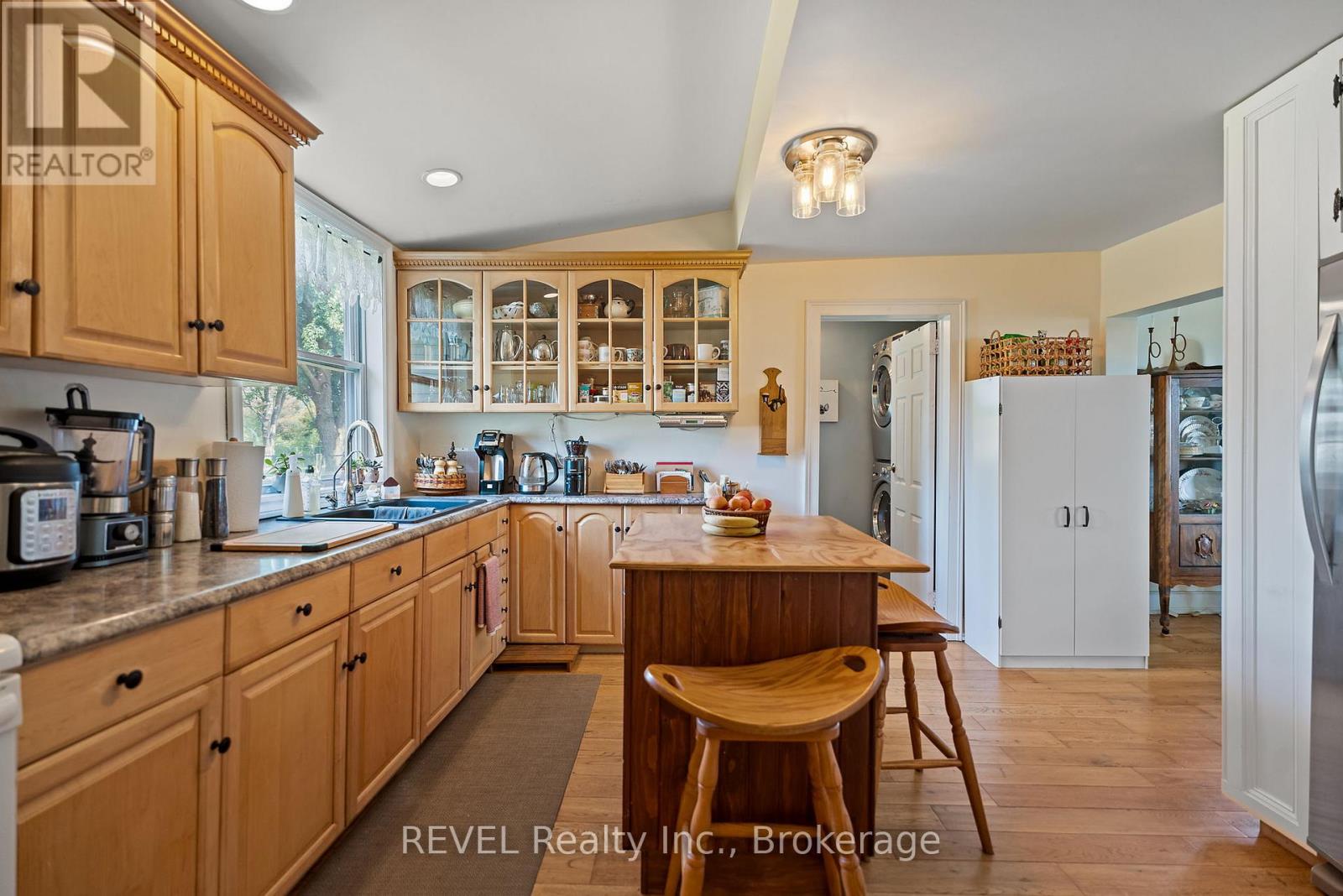 1555 Merrittville Highway, Thorold (Hurricane/merrittville), Ontario  L3B 5N5 - Photo 3 - X12517348