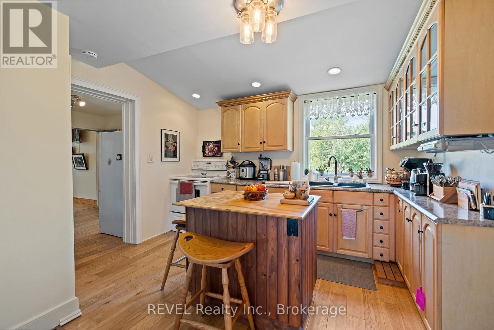 1555 Merrittville Highway, Thorold (Hurricane/merrittville), Ontario  L3B 5N5 - Photo 5 - X12517348