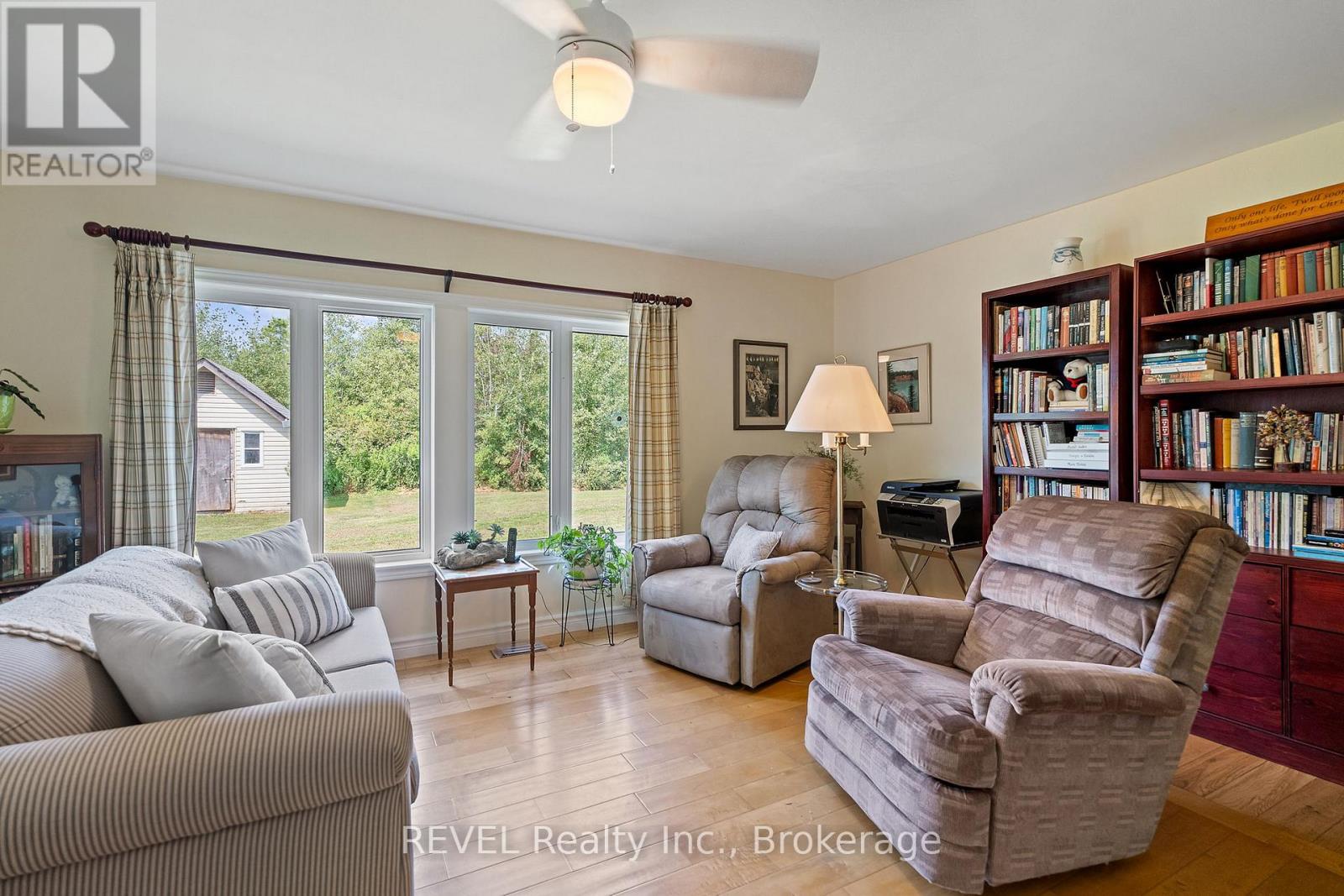 1555 Merrittville Highway, Thorold (Hurricane/merrittville), Ontario  L3B 5N5 - Photo 8 - X12517348