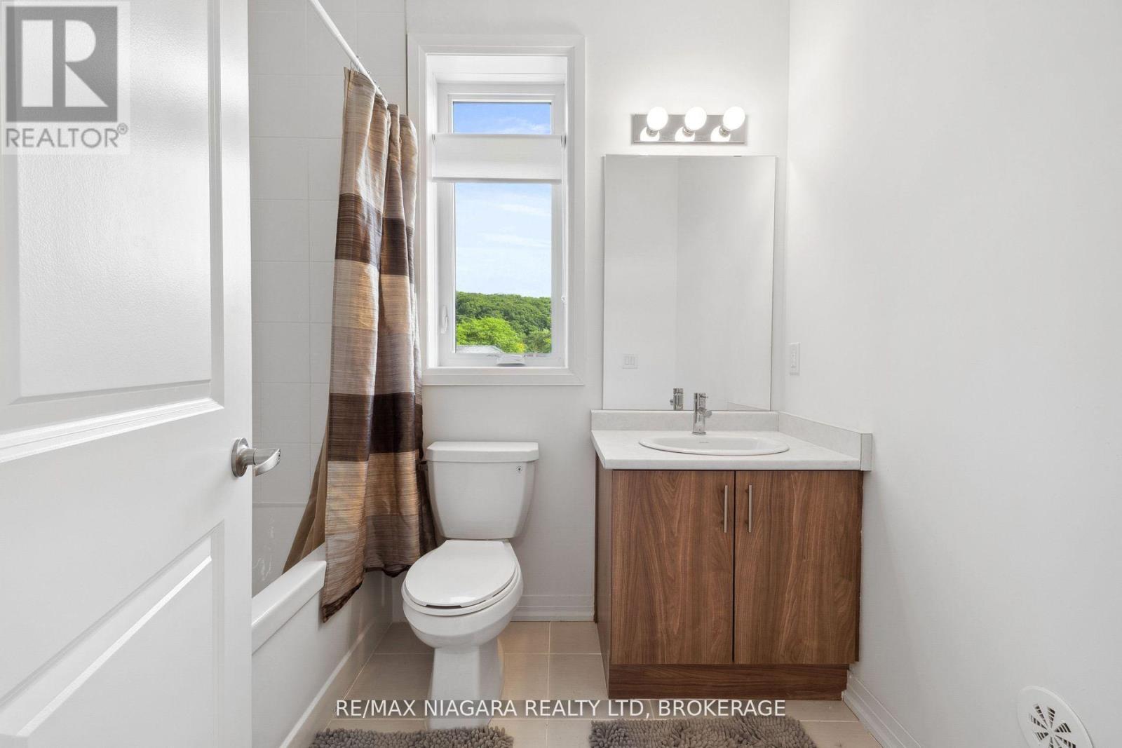 2 Sidney Rose Common N, St. Catharines, Ontario L2T 0B3 - Photo 16 - X12517386