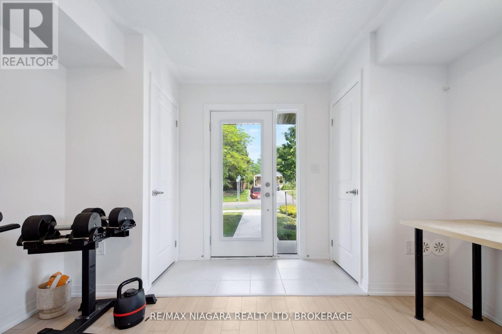 2 Sidney Rose Common N, St. Catharines, Ontario L2T 0B3 - Photo 3 - X12517386