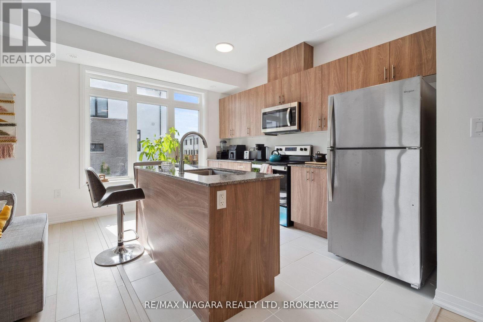 2 Sidney Rose Common N, St. Catharines, Ontario L2T 0B3 - Photo 6 - X12517386