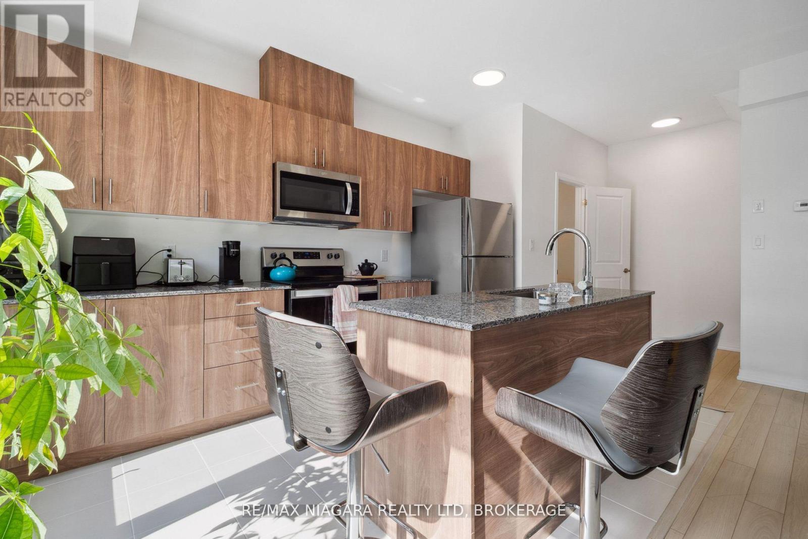 2 Sidney Rose Common N, St. Catharines, Ontario L2T 0B3 - Photo 7 - X12517386