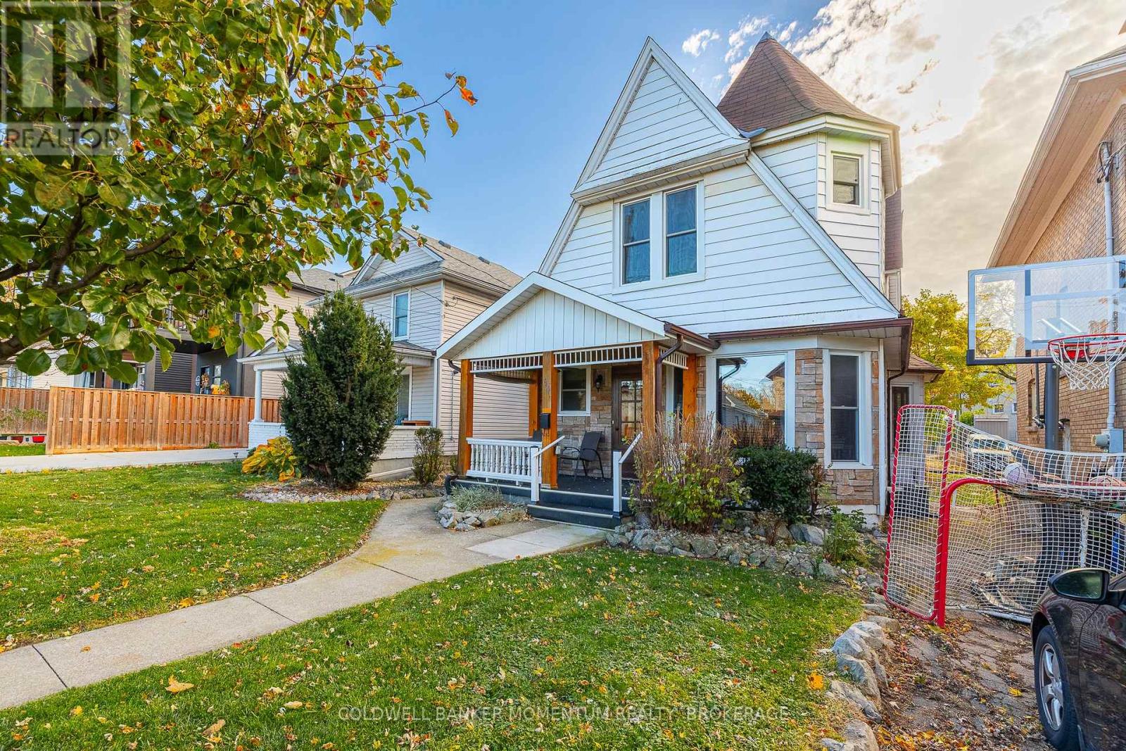 34 Almond Street, St. Catharines (Secord Woods), Ontario  L2T 1E9 - Photo 2 - X12517484