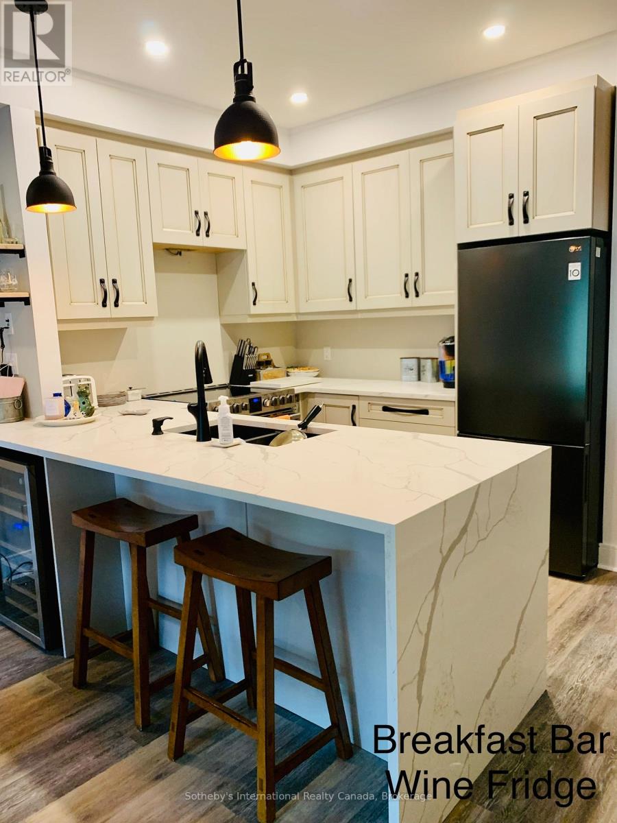 674 Johnston Park Avenue, Collingwood, Ontario L9Y 5C7 - Photo 1 - S12517500