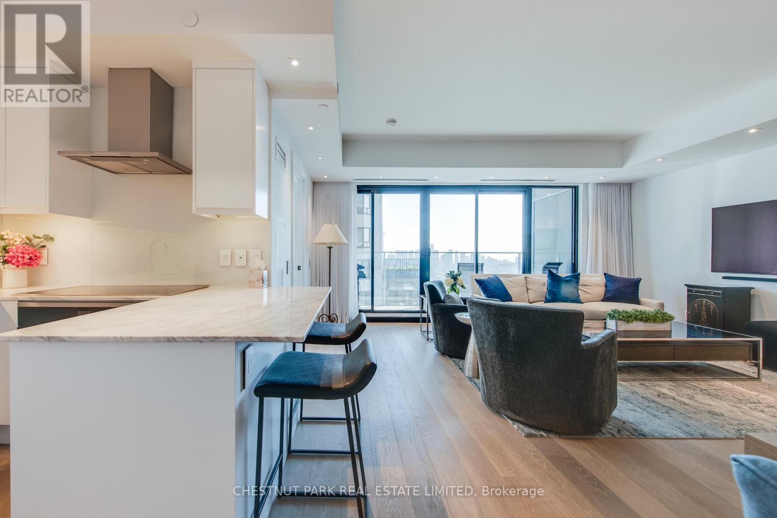 2703 - 200 Cumberland Street, Toronto, Ontario  M5R 0B7 - Photo 11 - C12517100