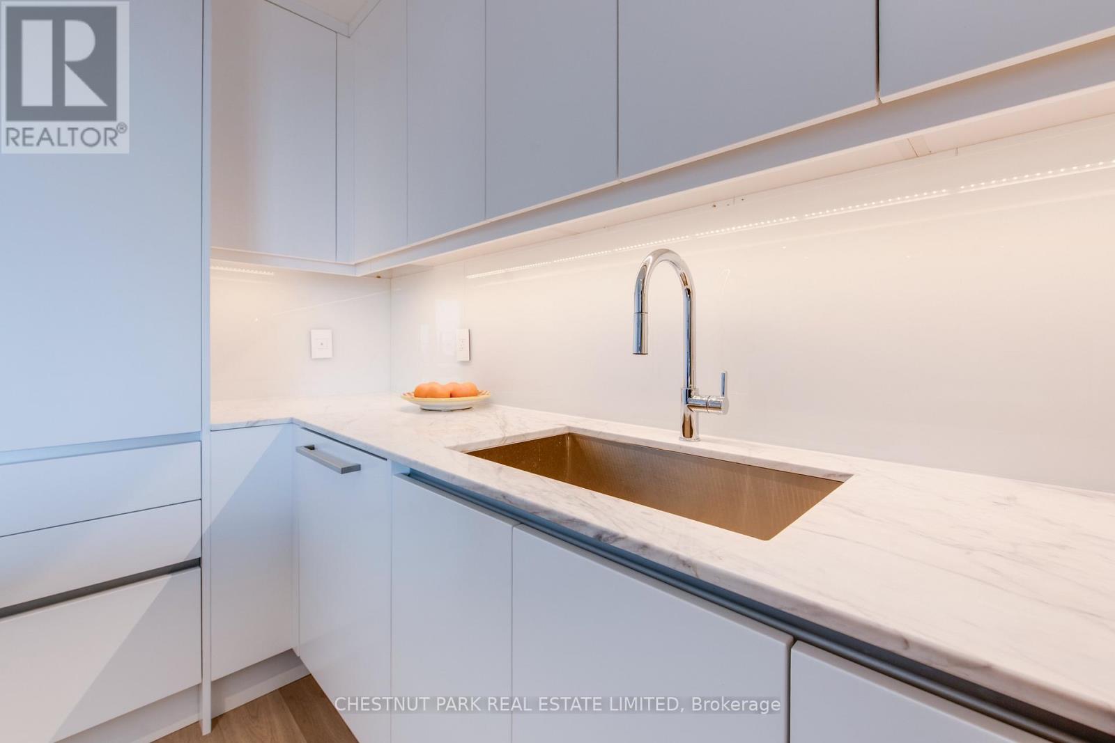 2703 - 200 Cumberland Street, Toronto, Ontario  M5R 0B7 - Photo 9 - C12517100