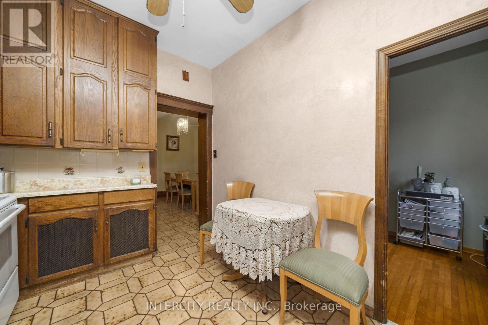 161 Wychwood Avenue, Toronto, Ontario  M6C 2T4 - Photo 12 - C12517122