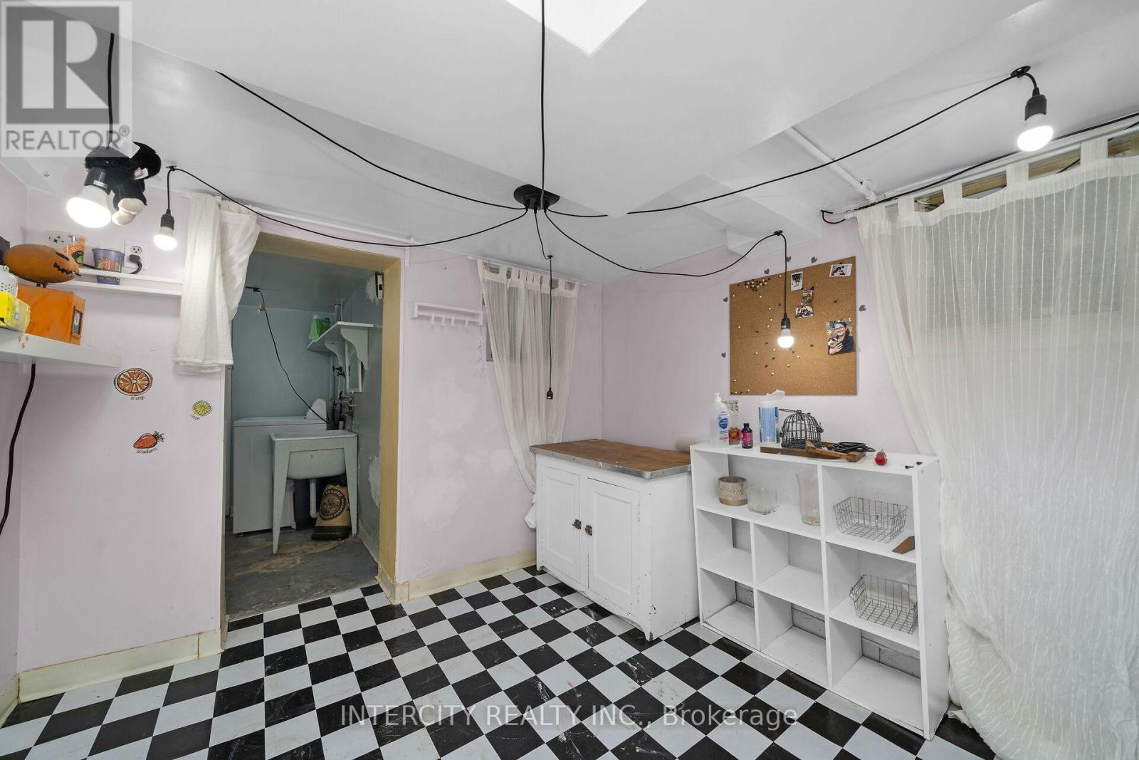 161 Wychwood Avenue, Toronto, Ontario  M6C 2T4 - Photo 34 - C12517122