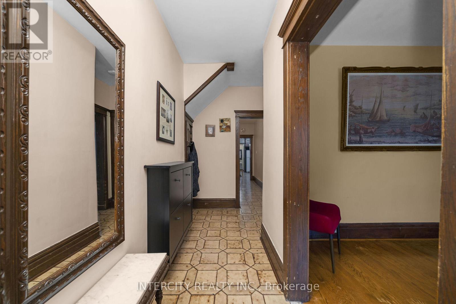 161 Wychwood Avenue, Toronto, Ontario  M6C 2T4 - Photo 5 - C12517122