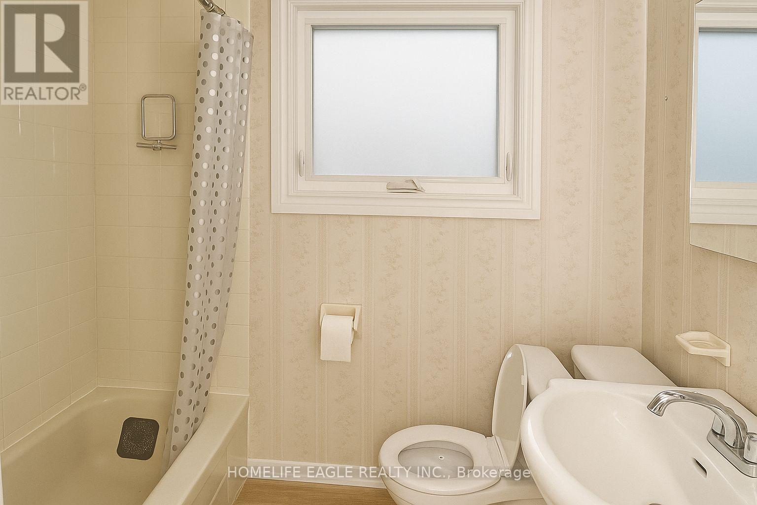 Upper - 33 Summer Heights, Toronto, Ontario  M2K 1Y2 - Photo 9 - C12517202