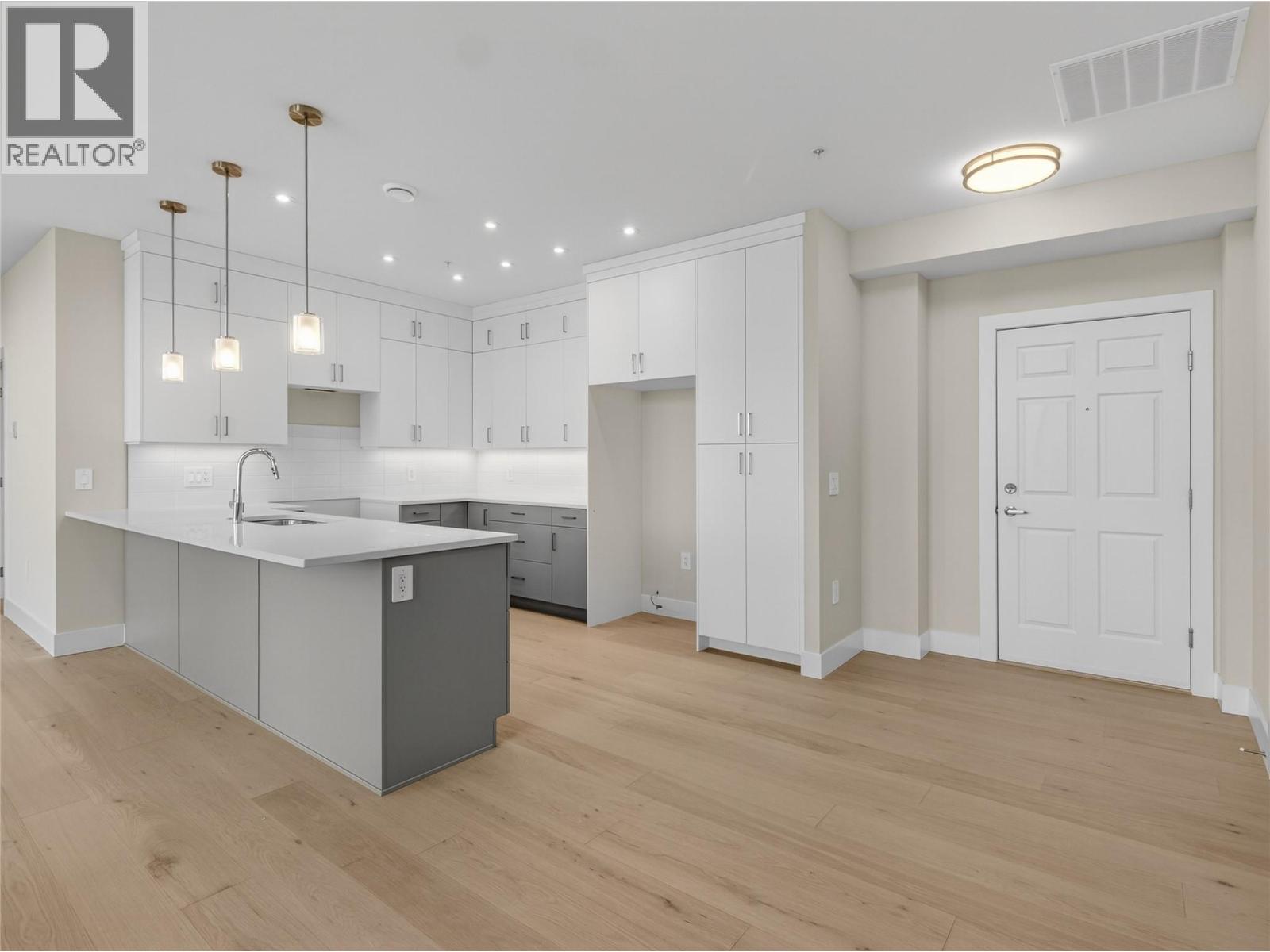 3362 SKAHA LAKE Road 1401, Main South, Penticton 