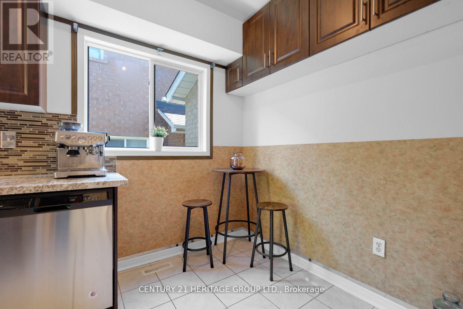 431 Carruthers Avenue, Newmarket, Ontario  L3X 2C1 - Photo 17 - N12517078