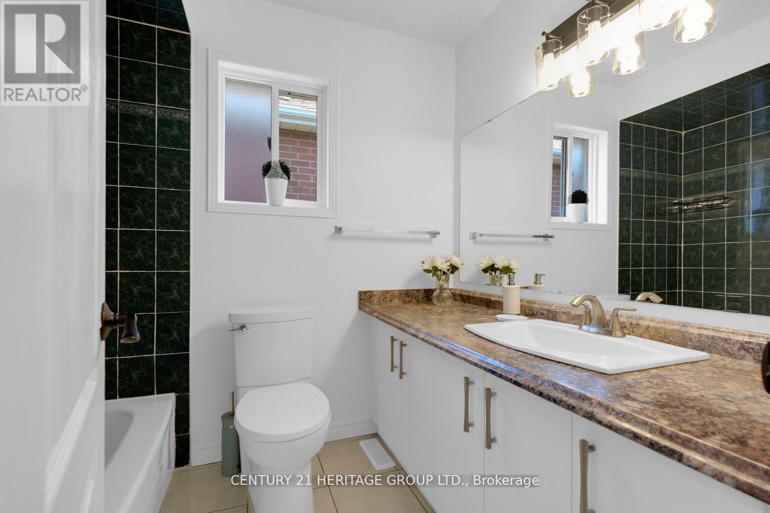 431 Carruthers Avenue, Newmarket, Ontario  L3X 2C1 - Photo 27 - N12517078