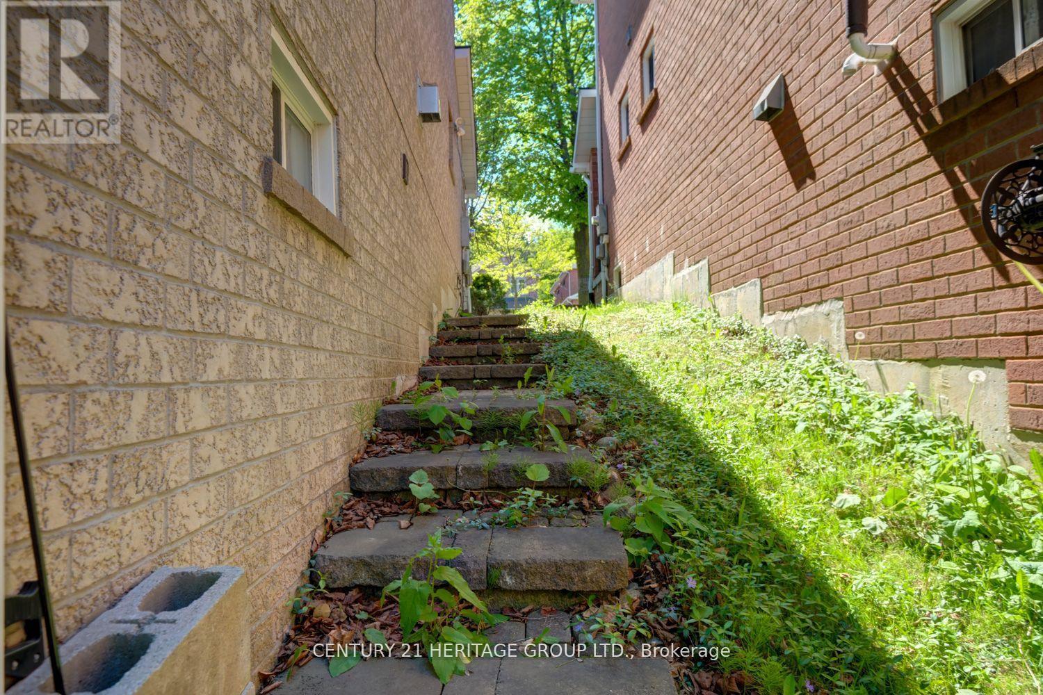 431 Carruthers Avenue, Newmarket, Ontario  L3X 2C1 - Photo 49 - N12517078