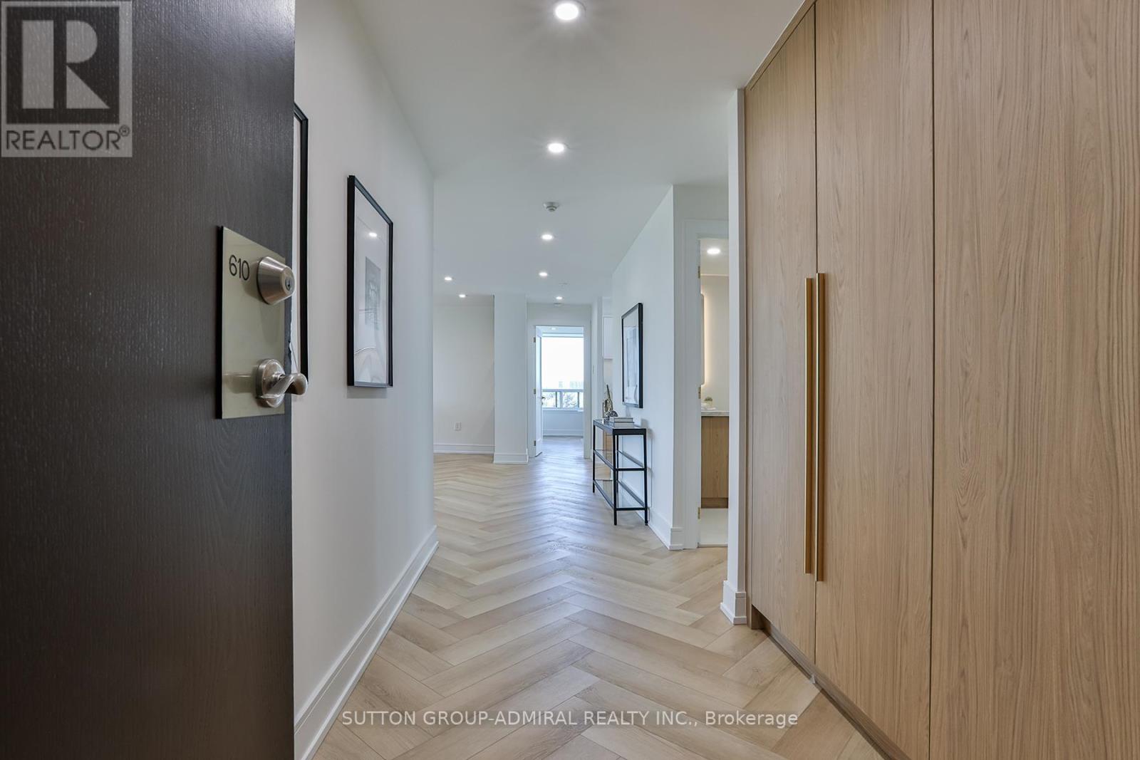 610 - 7250 Yonge Street, Vaughan, Ontario  L4J 7X1 - Photo 2 - N12517092