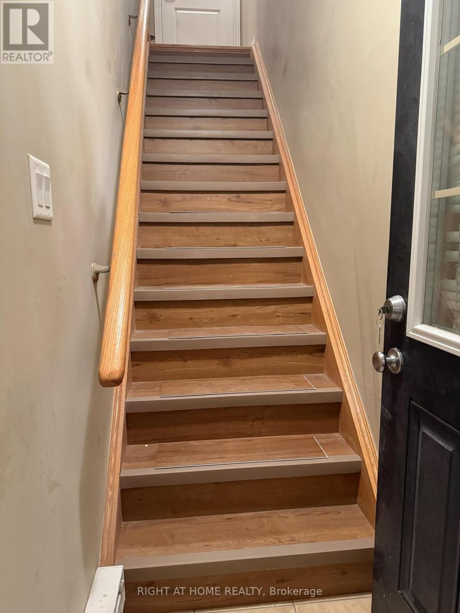 Coach House - 7 Ivy Stone Court, Markham, Ontario  L6B 1H6 - Photo 13 - N12517128