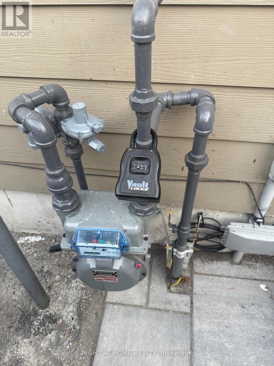 Coach House - 7 Ivy Stone Court, Markham, Ontario  L6B 1H6 - Photo 17 - N12517128