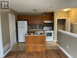 Coach House - 7 Ivy Stone Court, Markham, Ontario  L6B 1H6 - Photo 3 - N12517128