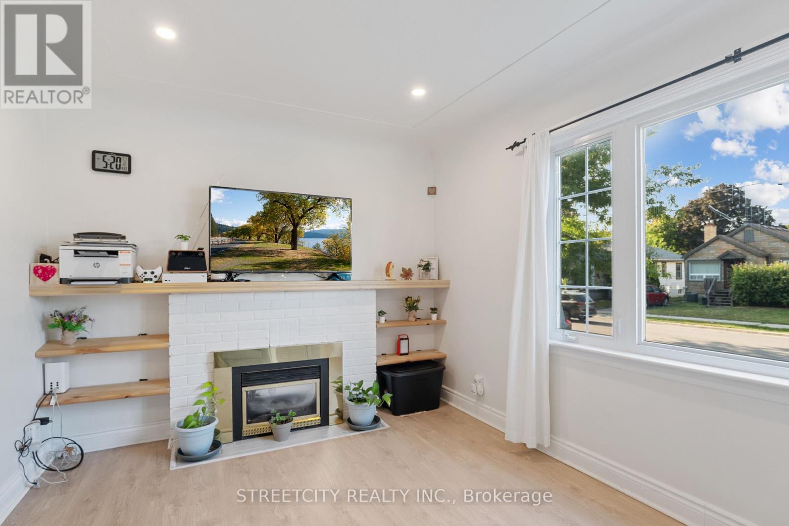 445 Mornington Avenue, London East, Ontario N5Y 3C7 - Photo 2 - X12450369