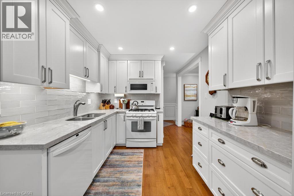 677 Powell Court, Burlington, Ontario L7R 3E7 - Photo 16 - 40785712