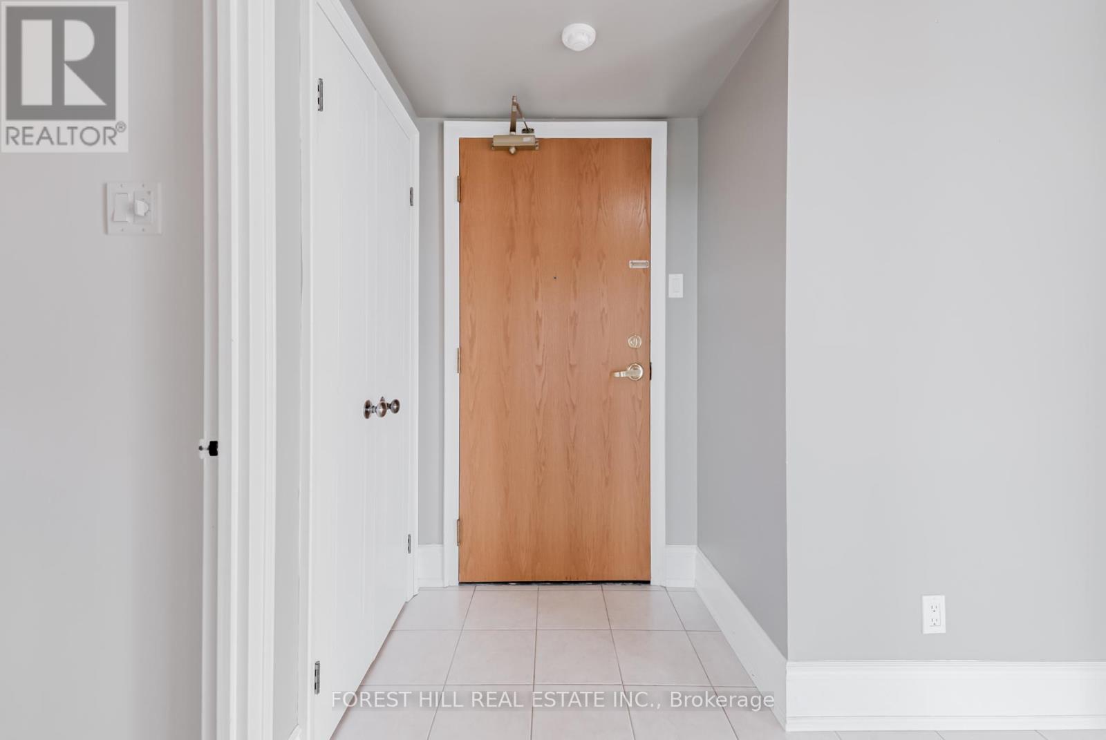 410 - 75 Ellen Street, Barrie, Ontario  L4N 7R6 - Photo 3 - S12517126