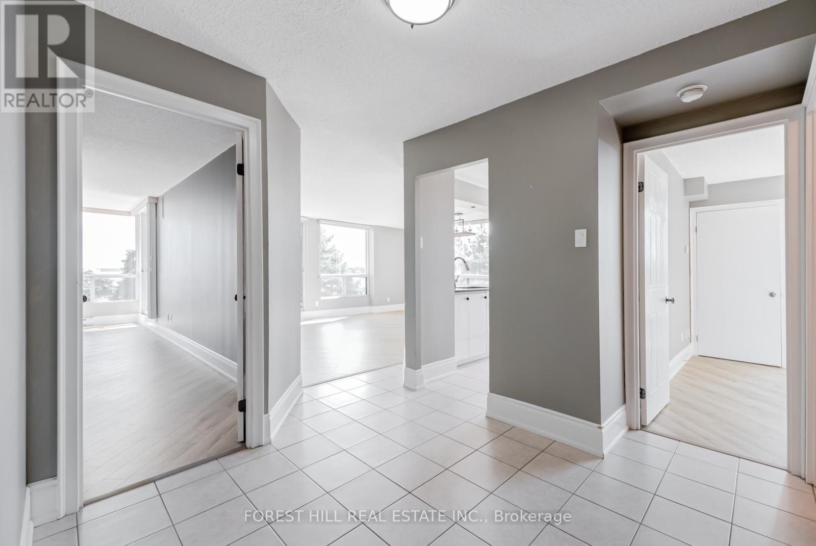 410 - 75 Ellen Street, Barrie, Ontario  L4N 7R6 - Photo 4 - S12517126