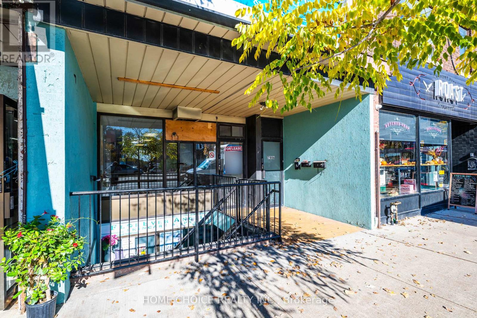 788 St.clair Avenue W, Toronto, Ontario  M6C 1B6 - Photo 4 - C12517218