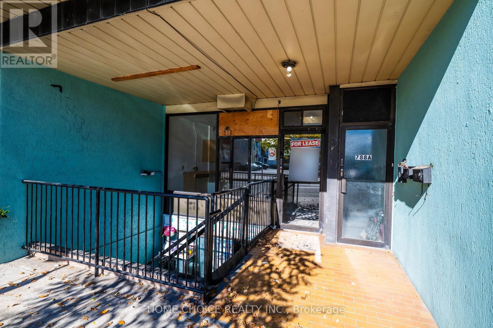 788 St.clair Avenue W, Toronto, Ontario  M6C 1B6 - Photo 5 - C12517218