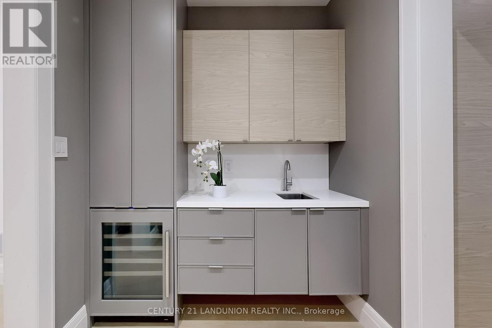 46 Elmsthorpe Avenue, Toronto, Ontario  M5P 2L7 - Photo 11 - C12517352