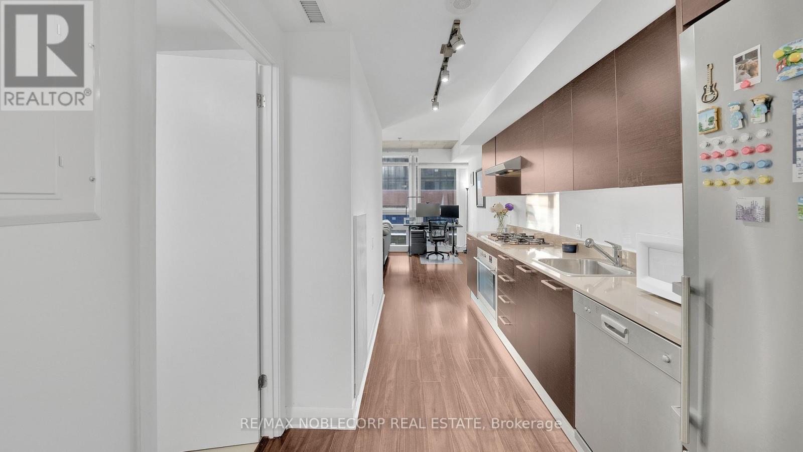 810 - 375 King Street W, Toronto, Ontario  M5V 1K1 - Photo 9 - C12517496